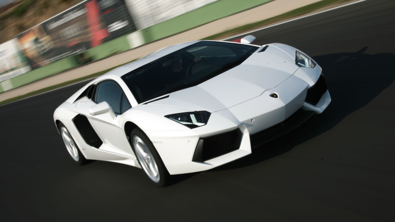 Illustration for article titled Lamborghini Aventador LP-700 at Vallelunga